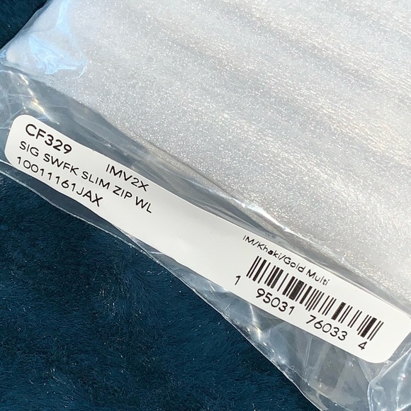 NEW! COACH Slim Signature Canvas Wallet with Snowflake Print, NEW WITH TAG! - Picture 4 of 15